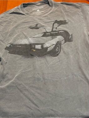 Men's Short-Sleeve Gray Graphic Tee with DeLorean Print